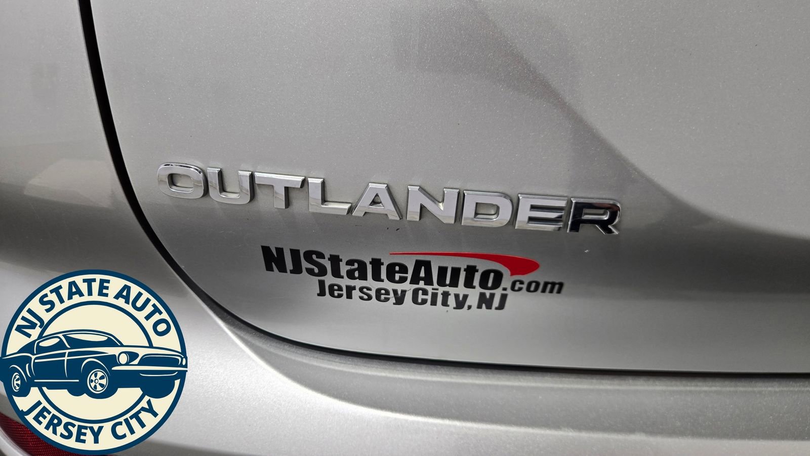 Used 2023 Mitsubishi Outlander SE image 29