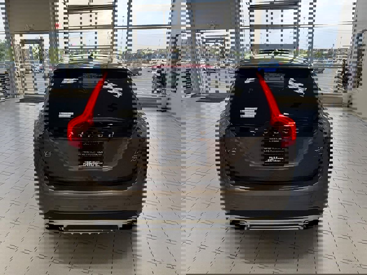 Used 2018 Volvo V60 T5 Cross Country w/ Convenience Package image 60