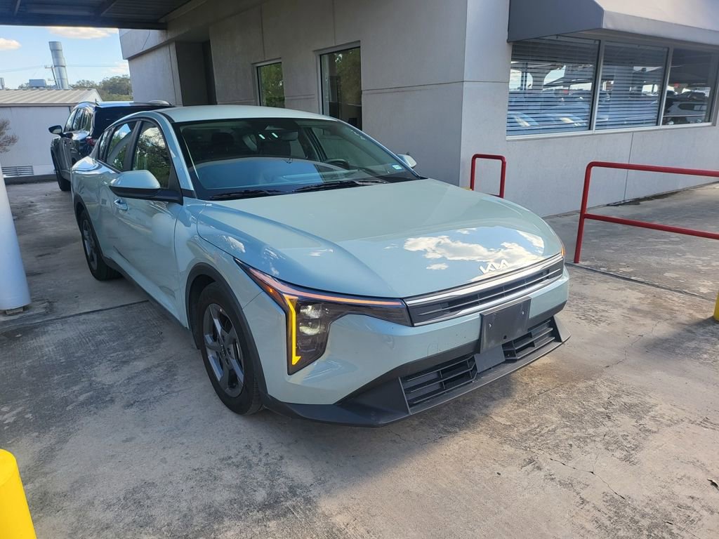 Used 2025 Kia K4 LXS image 3