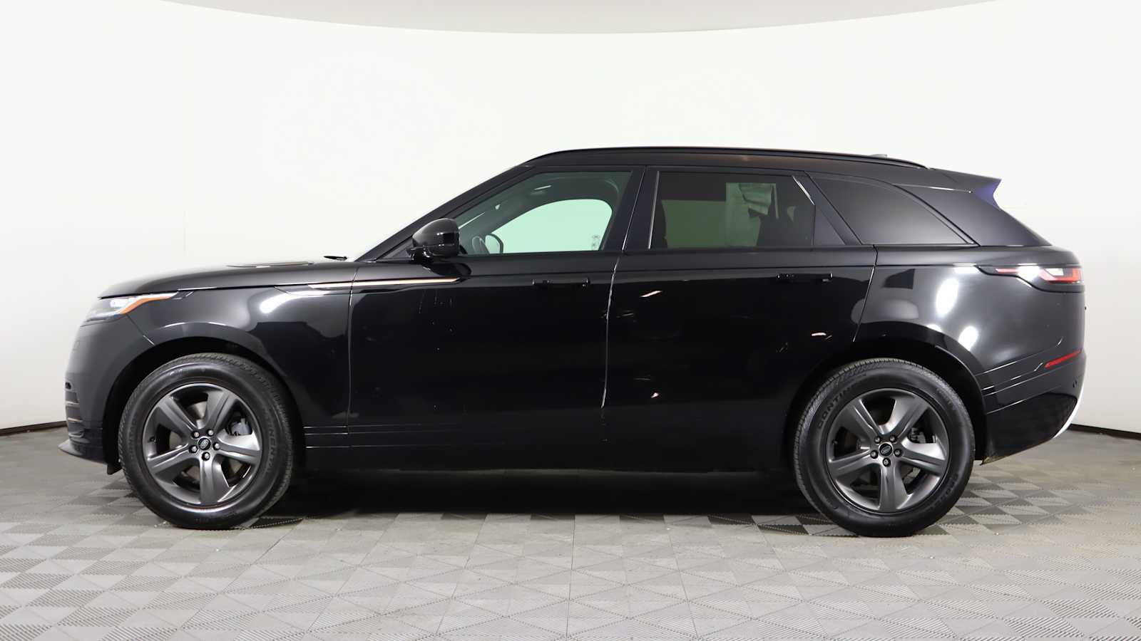 Used 2022 Land Rover Range Rover Velar R-Dynamic S image 4