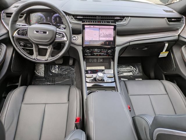 New 2025 Jeep Grand Cherokee L Overland w/ Advanced Protech Group III AWD/4WD image 30