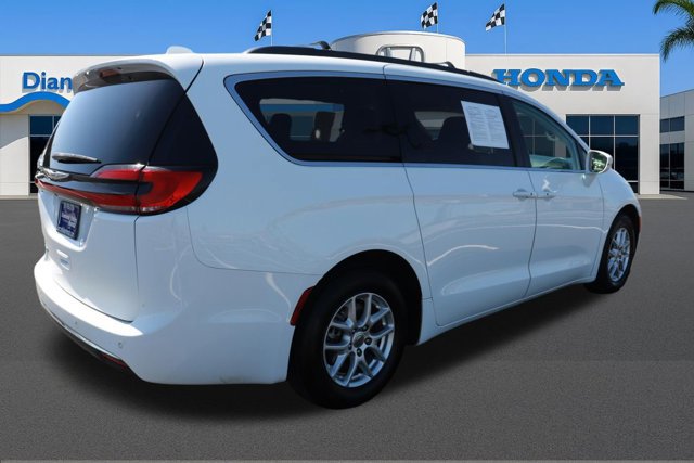 Used 2022 Chrysler Pacifica Touring-L image 6