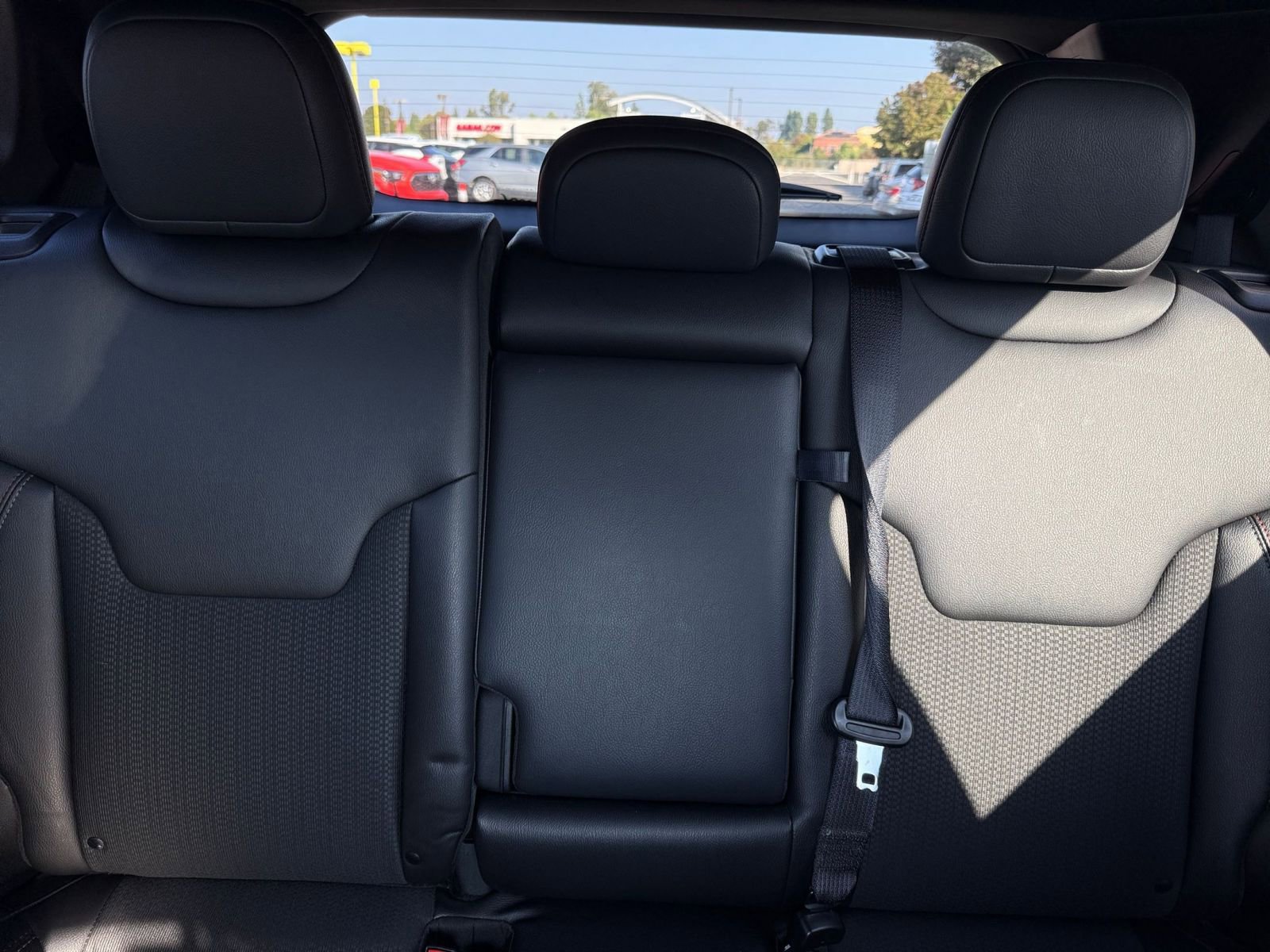 Used 2025 Jeep Compass Trailhawk image 38