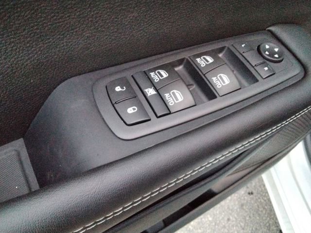 New 2026 Chrysler Pacifica Select FWD image 32