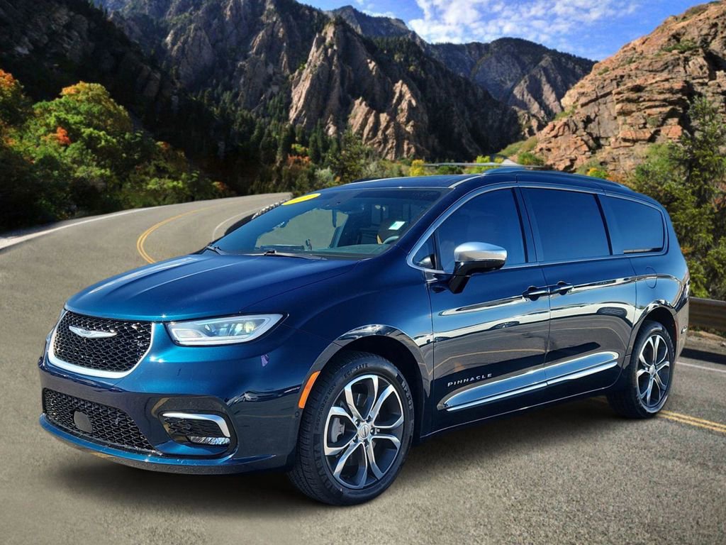 Used 2023 Chrysler Pacifica Pinnacle image 5