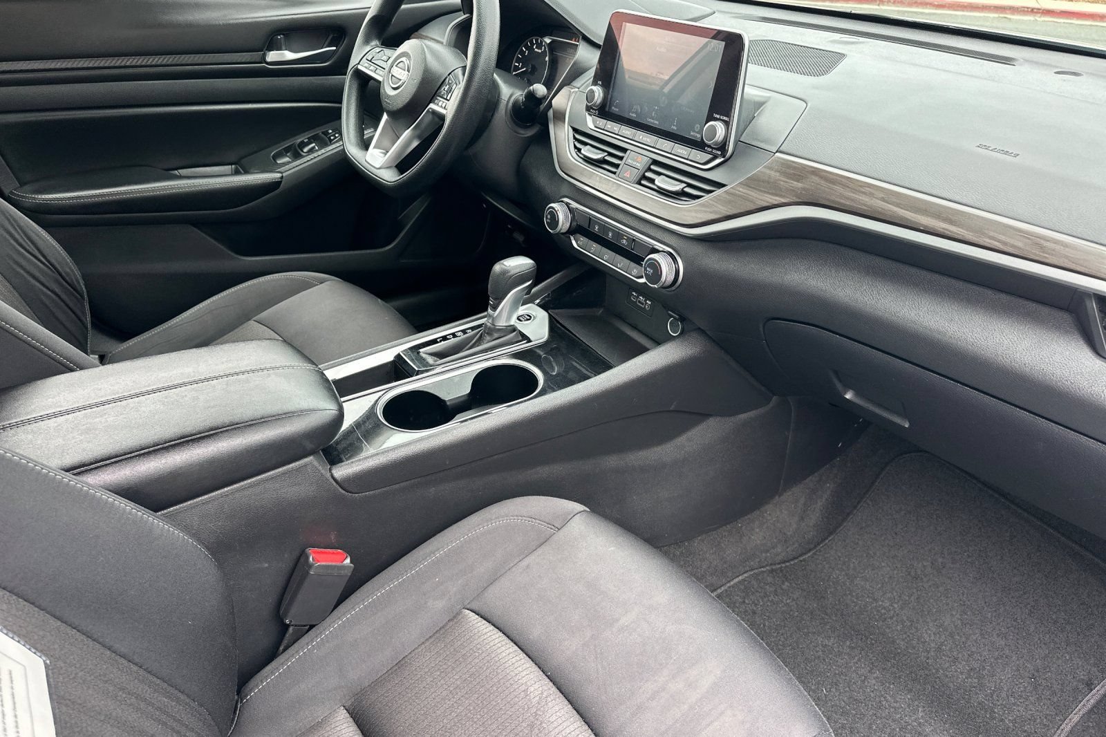Used 2024 Nissan Altima 2.5 SV FWD image 15