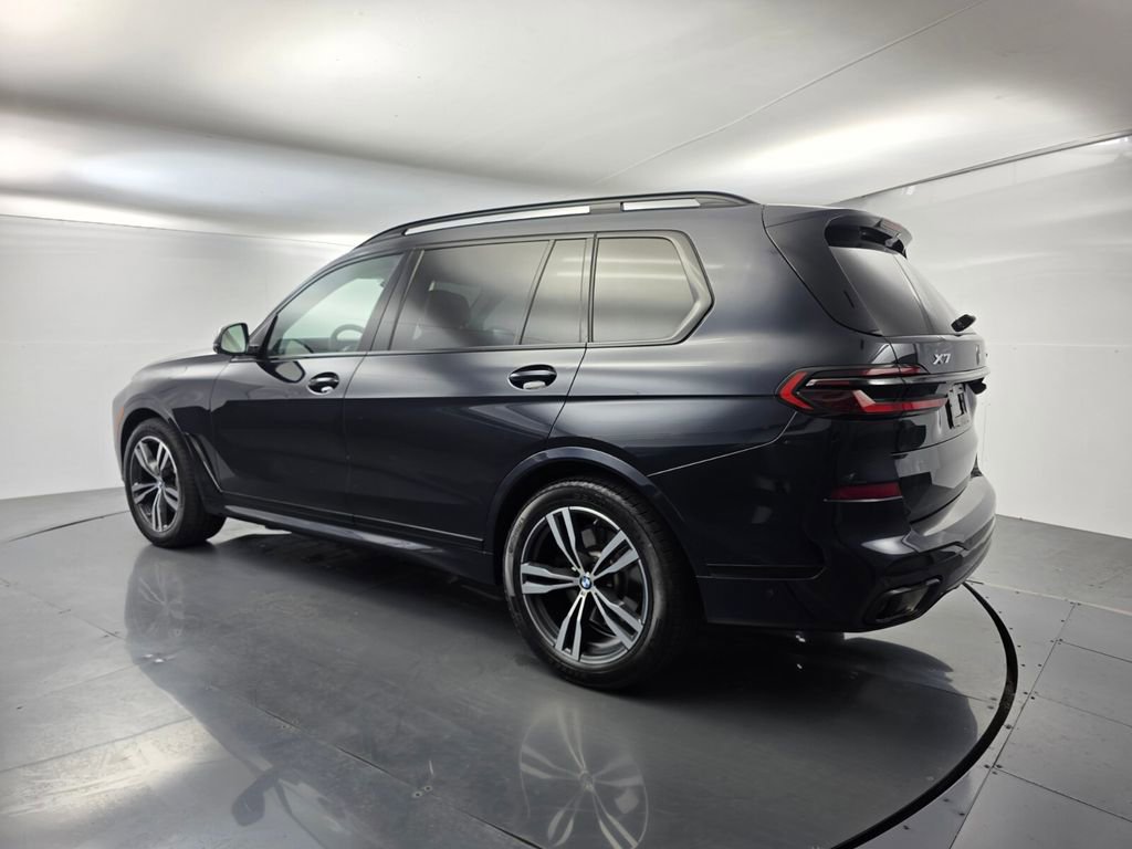 Used 2024 BMW X7 xDrive40i w/ M Sport Package AWD/4WD image 6