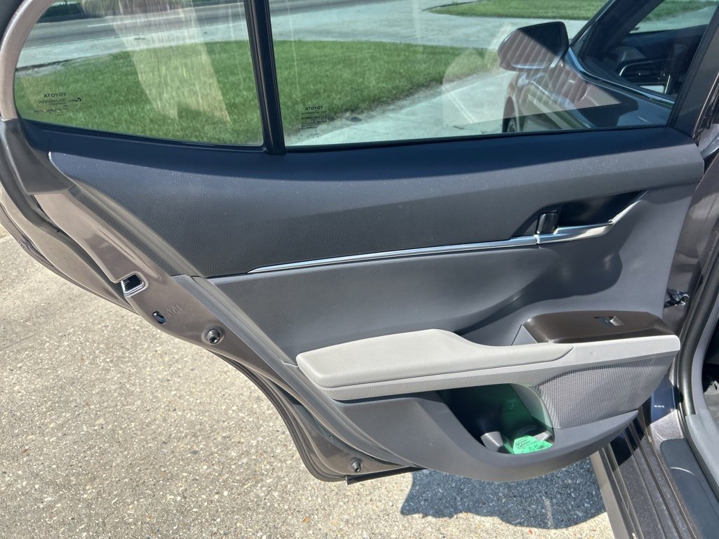 Used 2022 Toyota Camry SE image 15