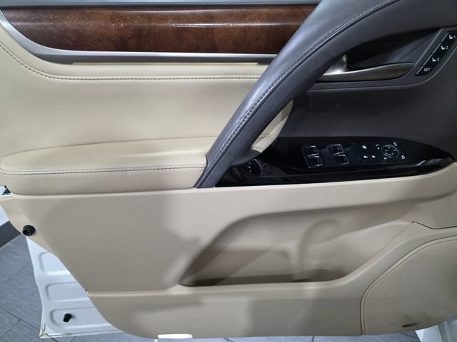 Used 2016 Lexus LX 570 4WD w/ Luxury Package image 10