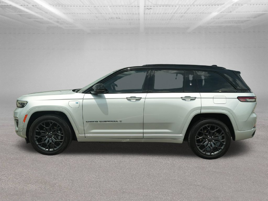 Used 2023 Jeep Grand Cherokee Summit AWD/4WD image 4