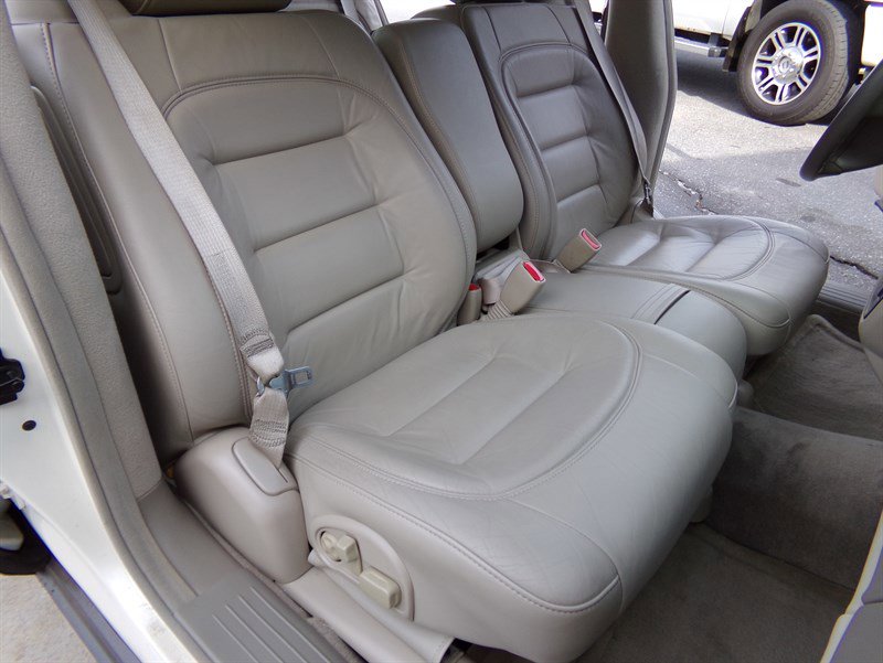 Used 2003 Cadillac De Ville Sedan w/ Comfort & Convenience Package image 25