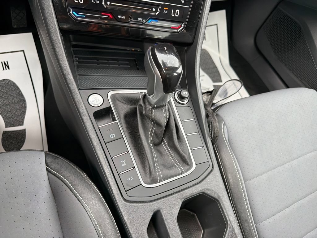 Used 2025 Volkswagen Jetta SE w/ Sunroof Package FWD image 25