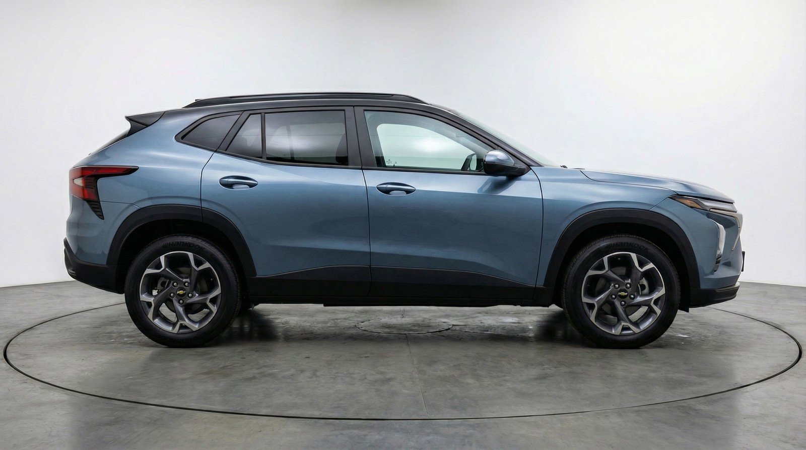 Used 2025 Chevrolet Trax LT FWD image 11