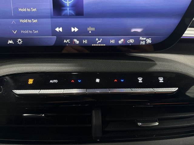 Used 2025 Buick Enclave Preferred AWD/4WD image 16