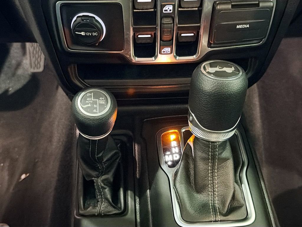 Used 2025 Jeep Wrangler Unlimited Sahara AWD/4WD image 18