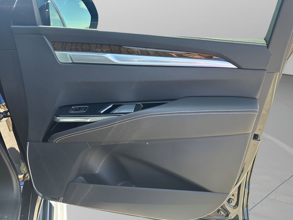 New 2026 Cadillac Escalade ESV Platinum Sport w/ LPO, ONYX Package AWD/4WD image 13