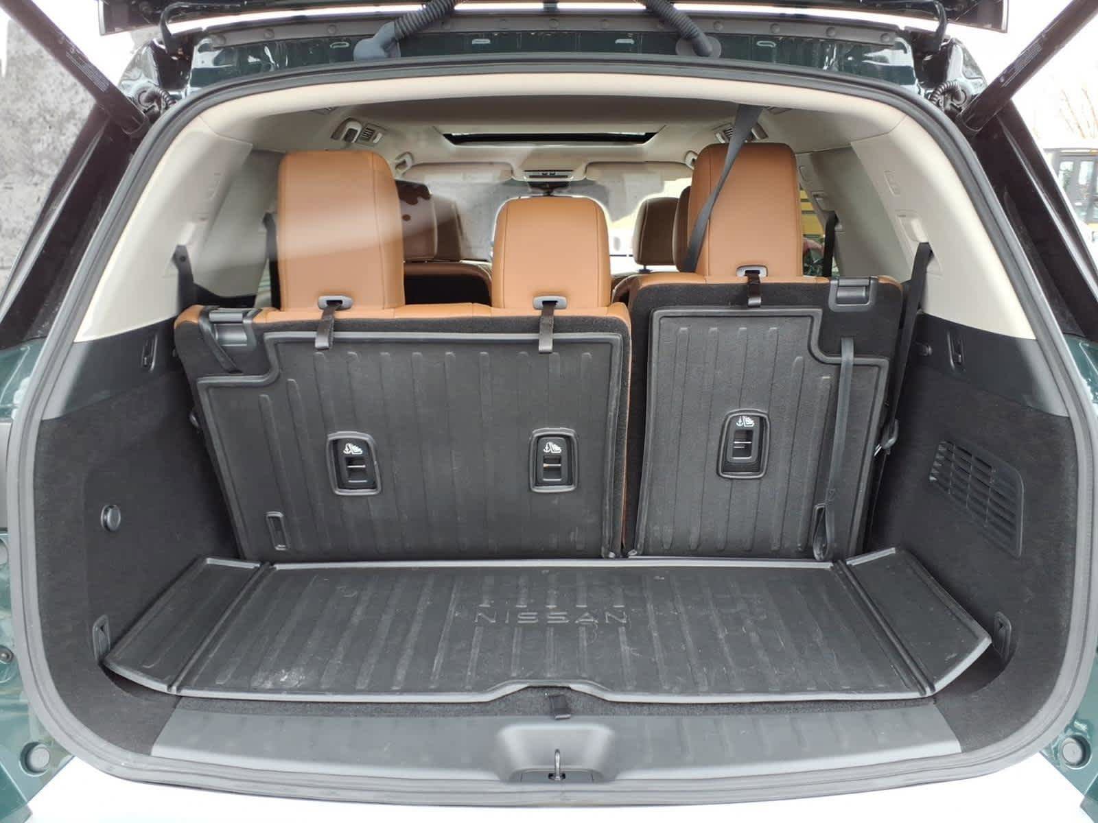 Used 2024 Nissan Pathfinder Platinum AWD/4WD image 14