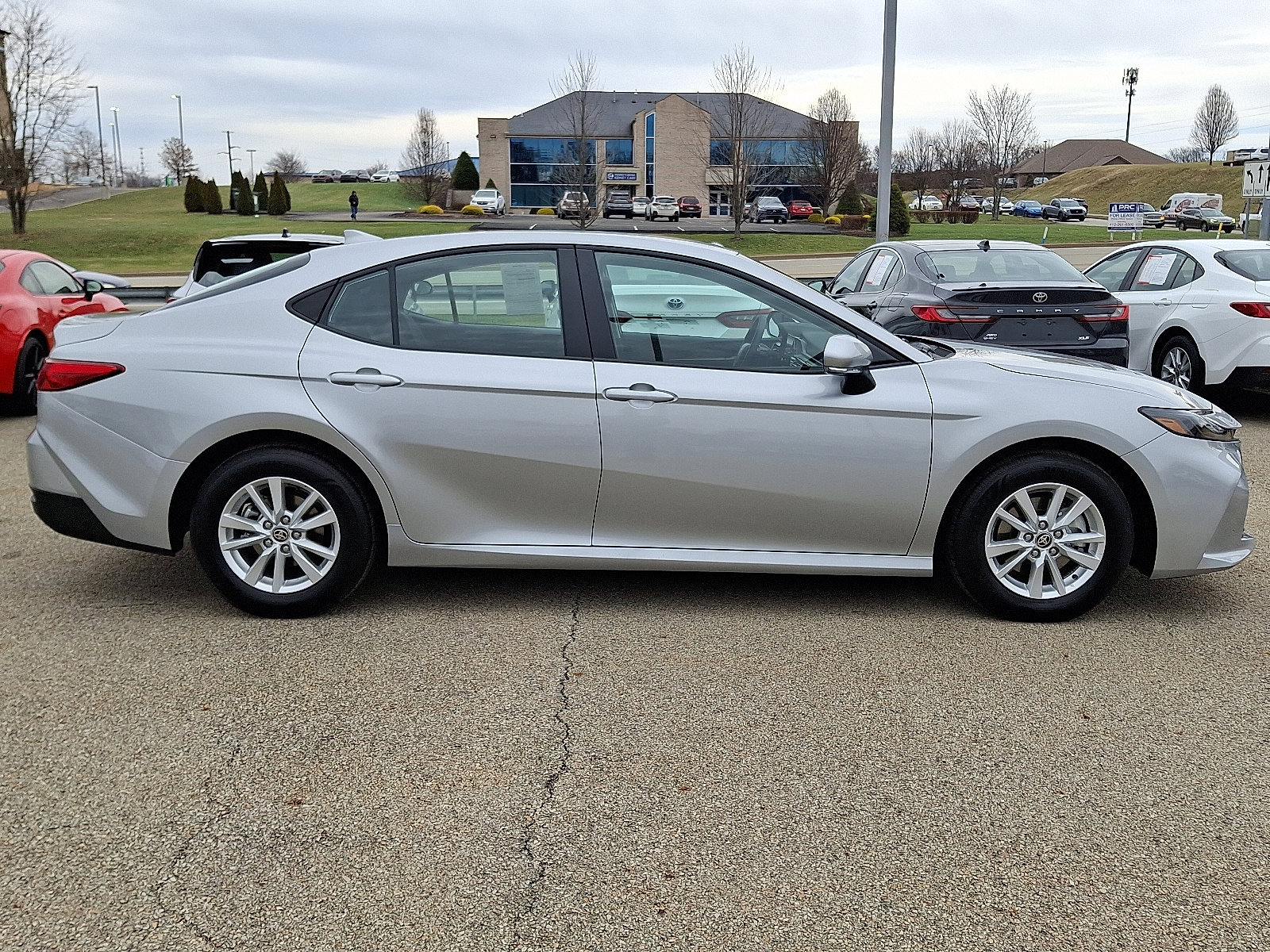 Used 2026 Toyota Camry LE image 7