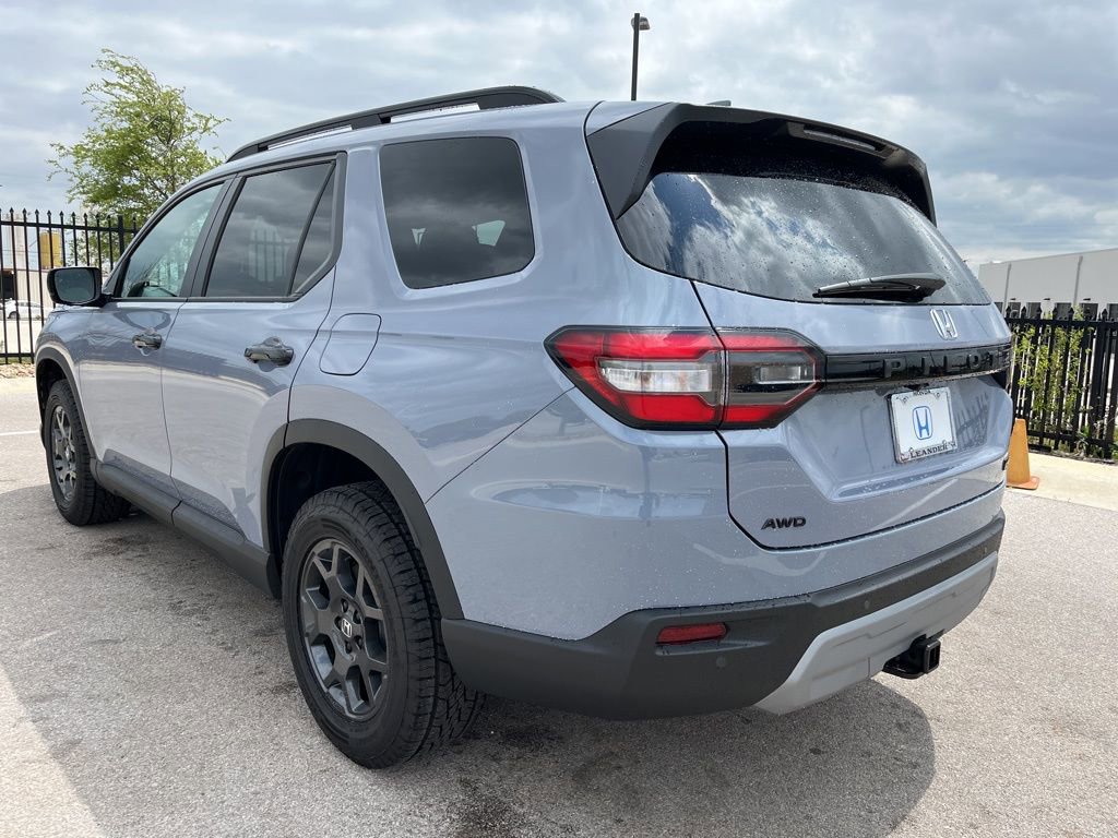 Certified 2025 Honda Pilot TrailSport image 6