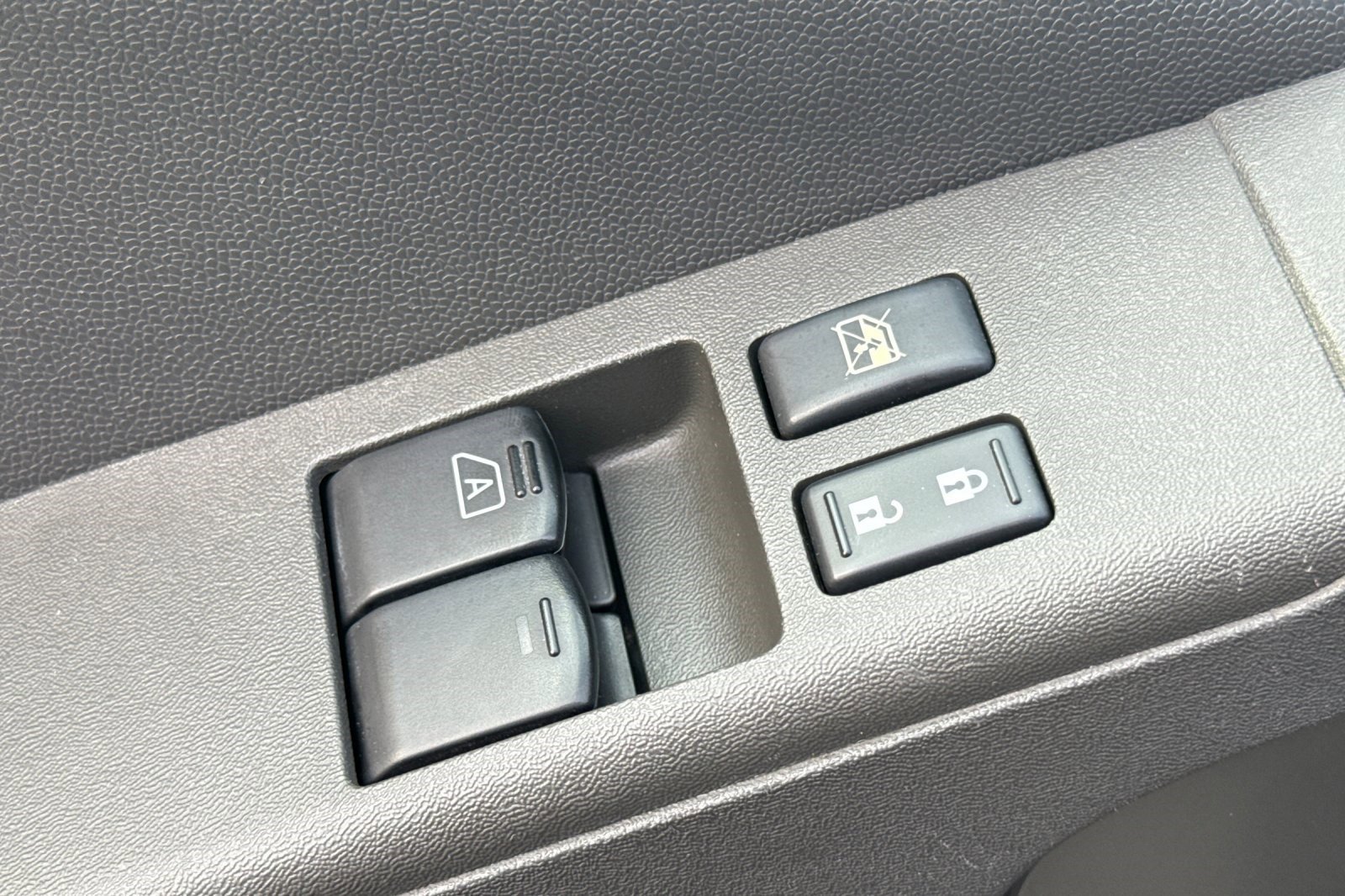 Used 2017 Nissan Frontier SV w/ SV Value Truck Package image 13