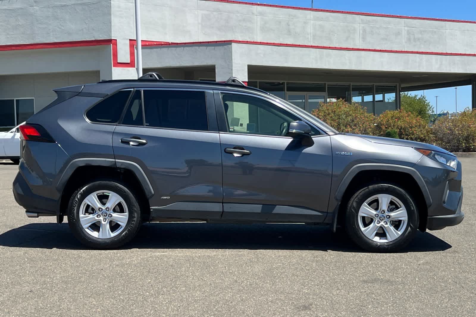 Certified 2020 Toyota RAV4 LE w/ Carpet Mat Package AWD/4WD image 6