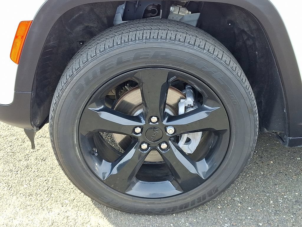 Used 2023 Jeep Grand Cherokee Altitude AWD/4WD image 29