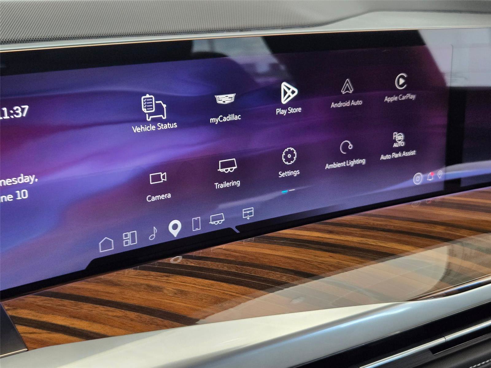 New 2026 Cadillac Escalade ESV Platinum Sport w/ LPO, Floor Liner Package AWD/4WD image 18