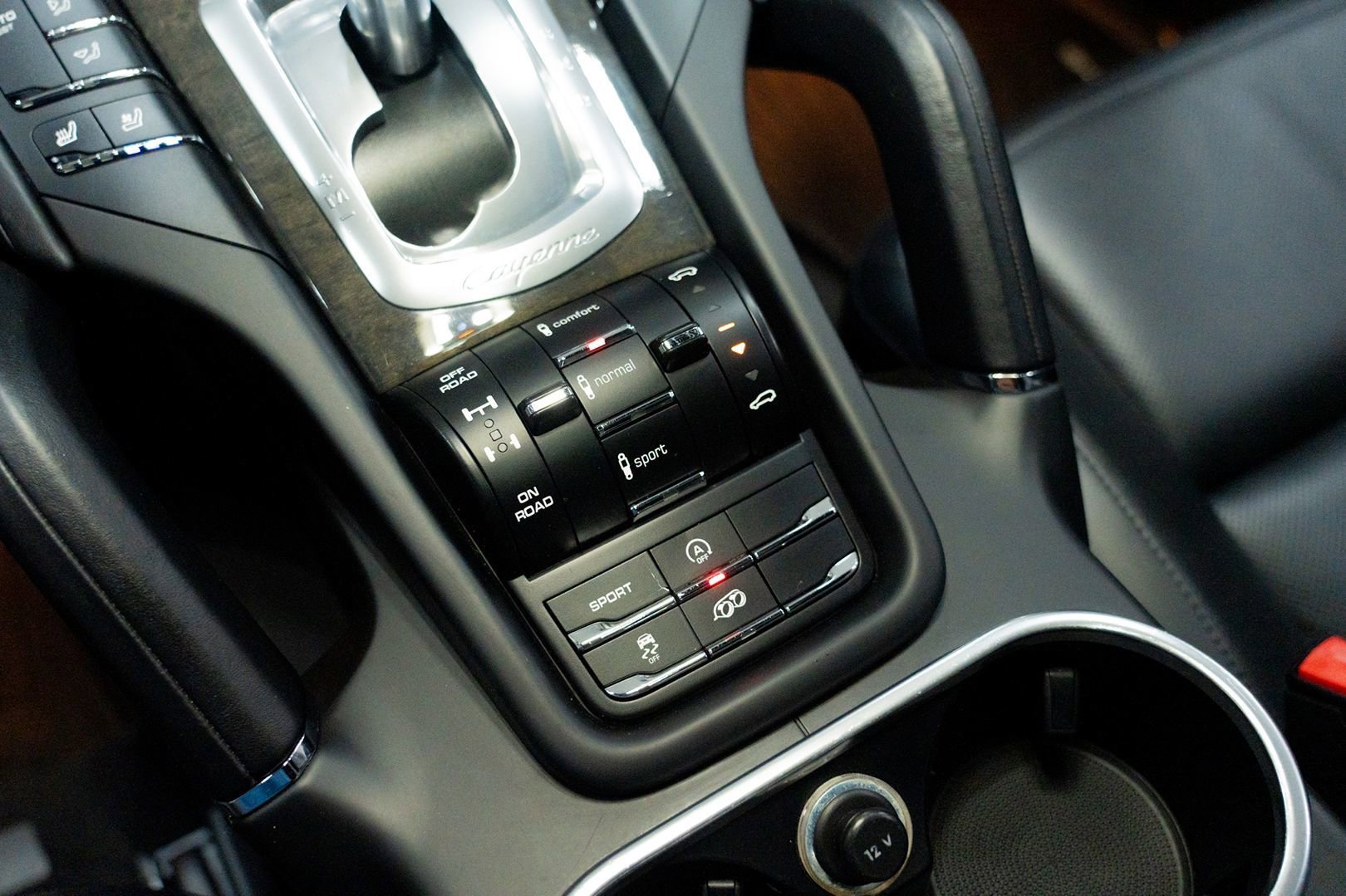 Used 2014 Porsche Cayenne GTS AWD/4WD image 46