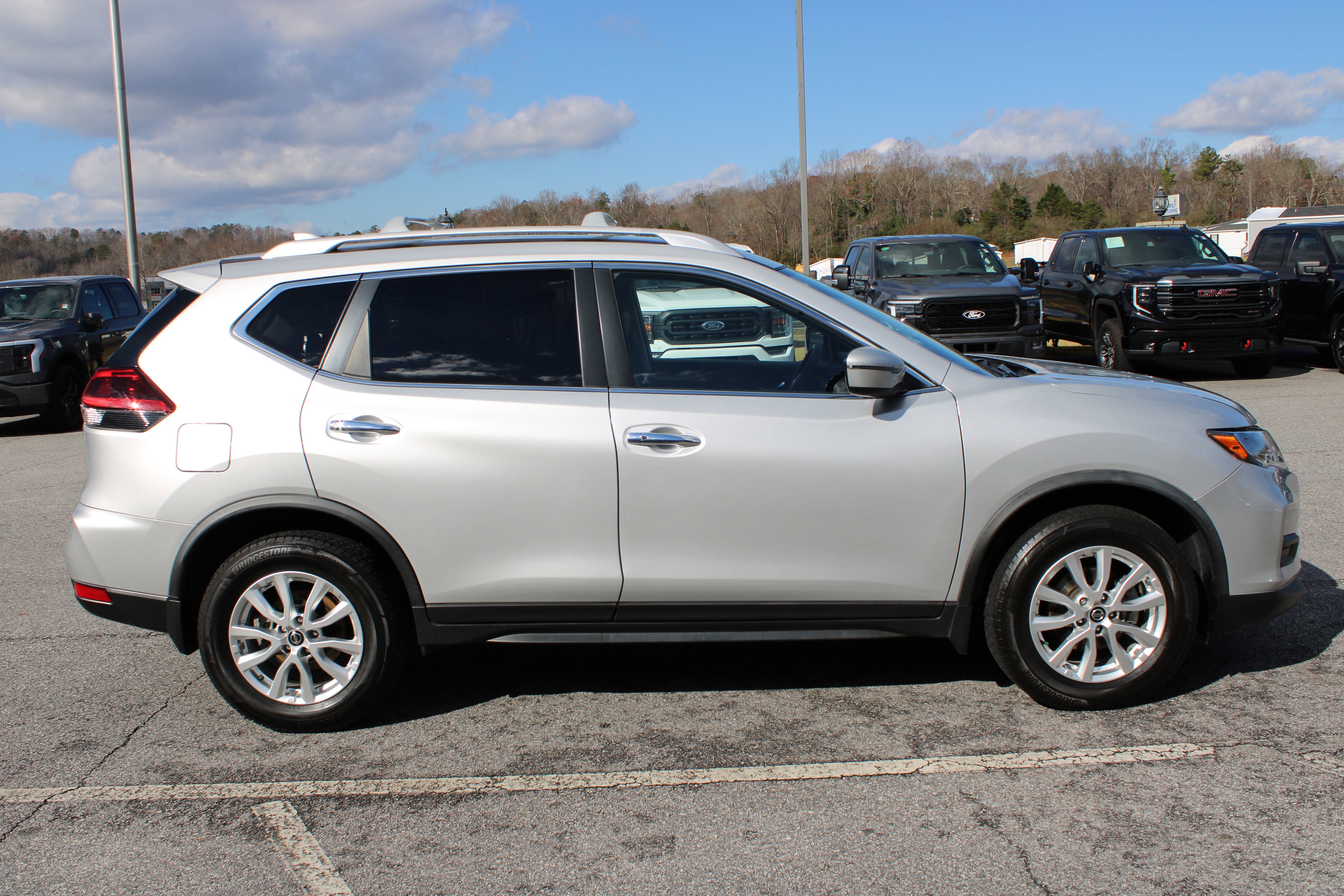 Used 2020 Nissan Rogue SV image 5