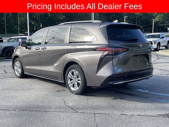 Used 2023 Toyota Sienna Platinum AWD/4WD image 3