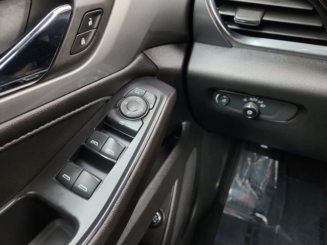 Used 2022 Chevrolet Traverse LT AWD/4WD image 37