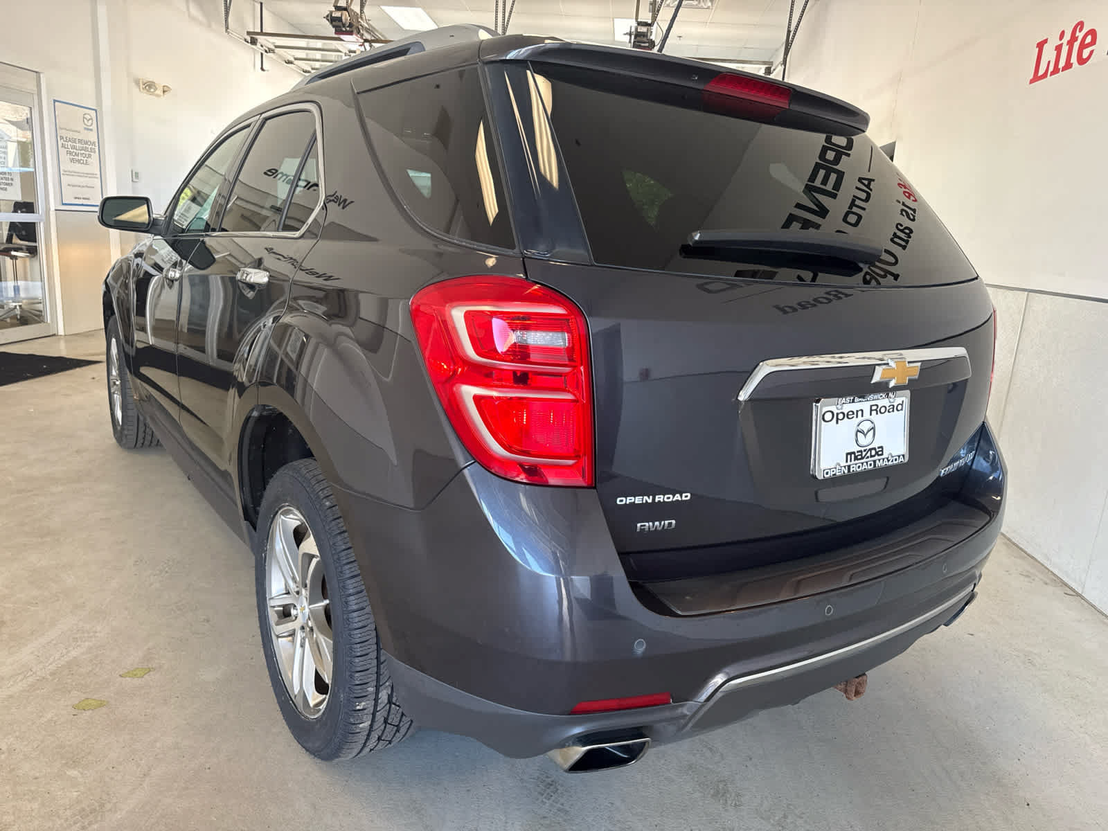 Used 2016 Chevrolet Equinox LTZ w/ Enhanced Convenience Package AWD/4WD image 5