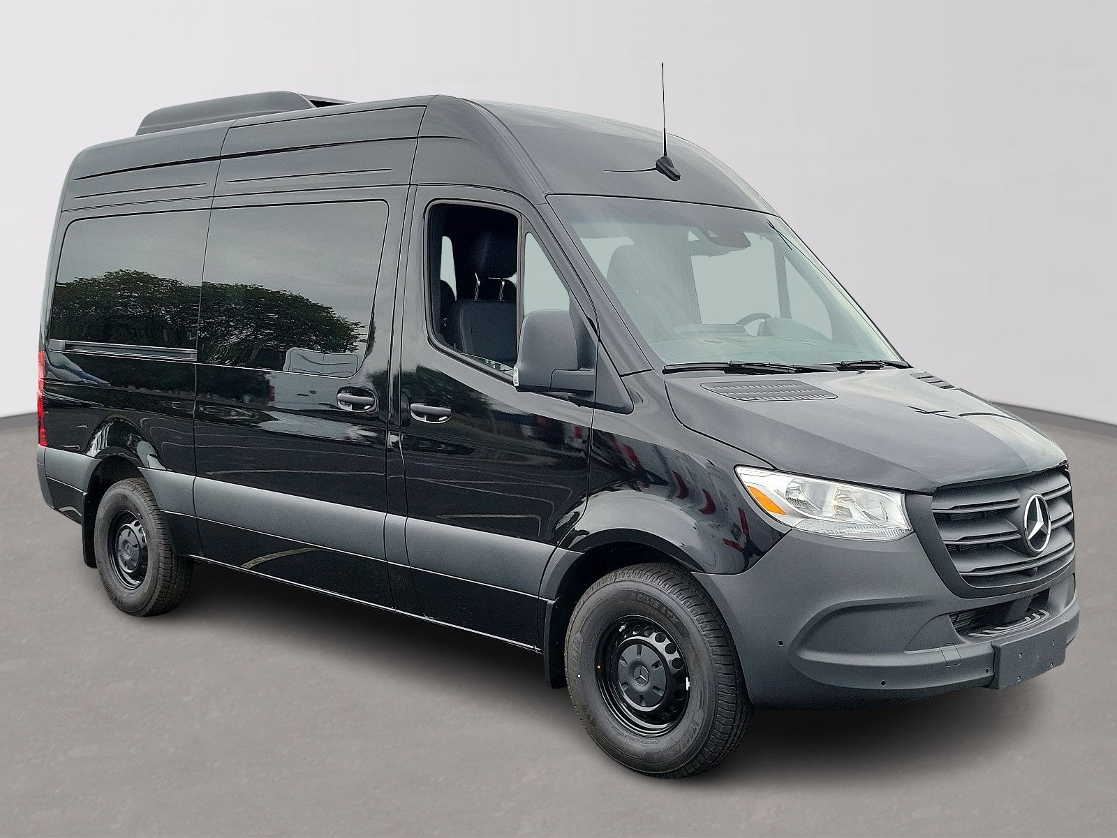 Used 2024 Mercedes-Benz Sprinter 2500 image 3