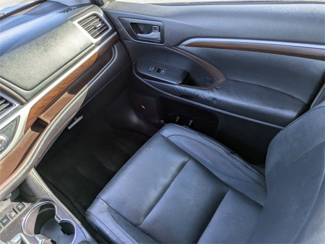 Used 2015 Toyota Highlander Limited image 18