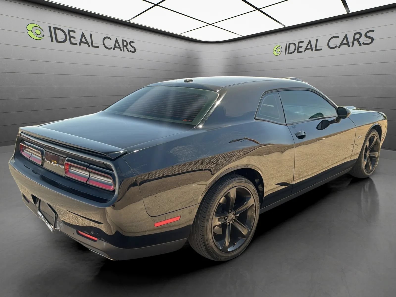 Used 2017 Dodge Challenger R/T RWD image 5