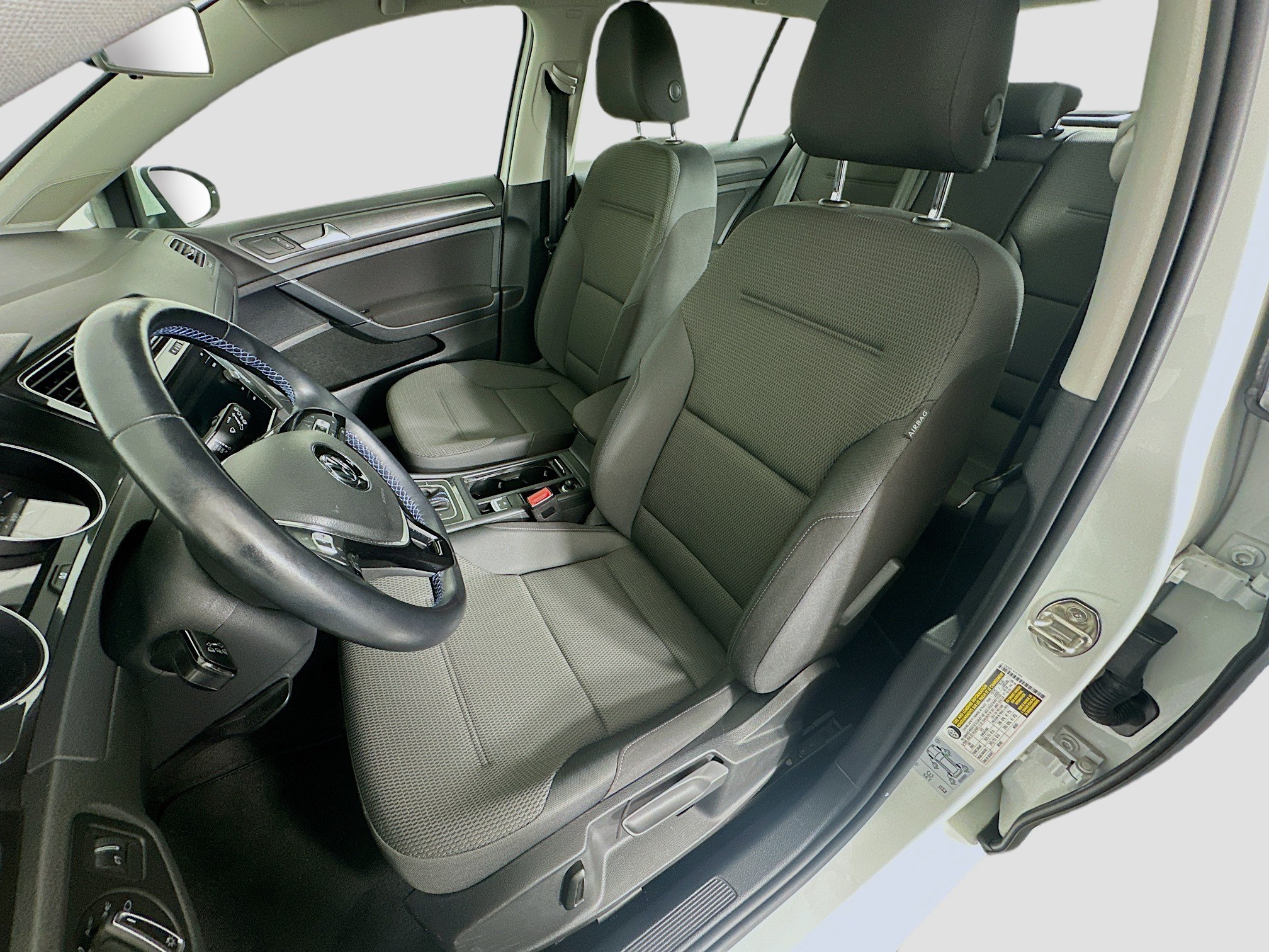 Used 2019 Volkswagen e-Golf SE w/ Driver Assistance Package FWD image 13