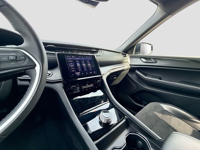 Used 2024 Jeep Grand Cherokee Altitude RWD image 25