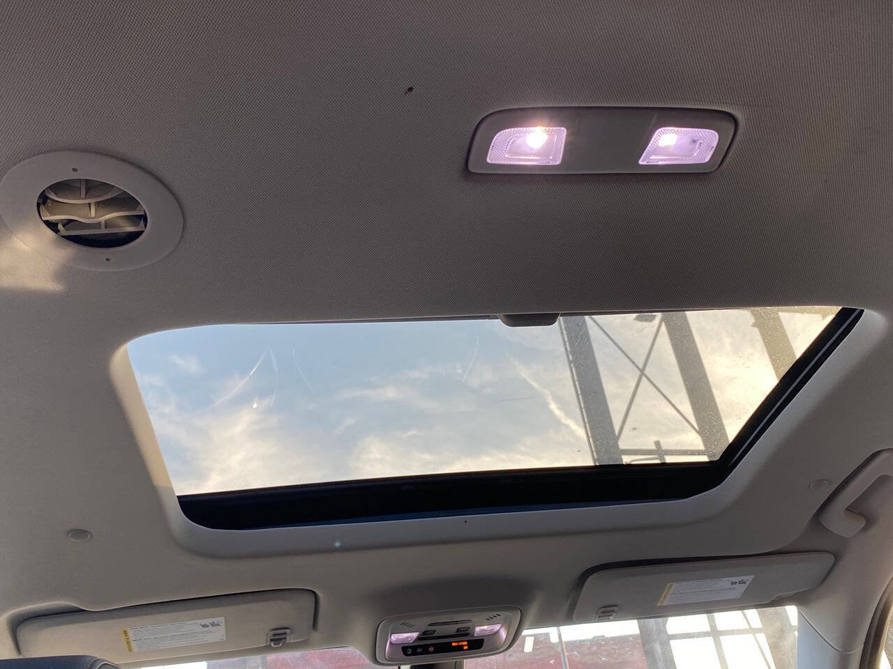 Used 2019 Chevrolet Traverse LT w/ LT Premium Package image 17