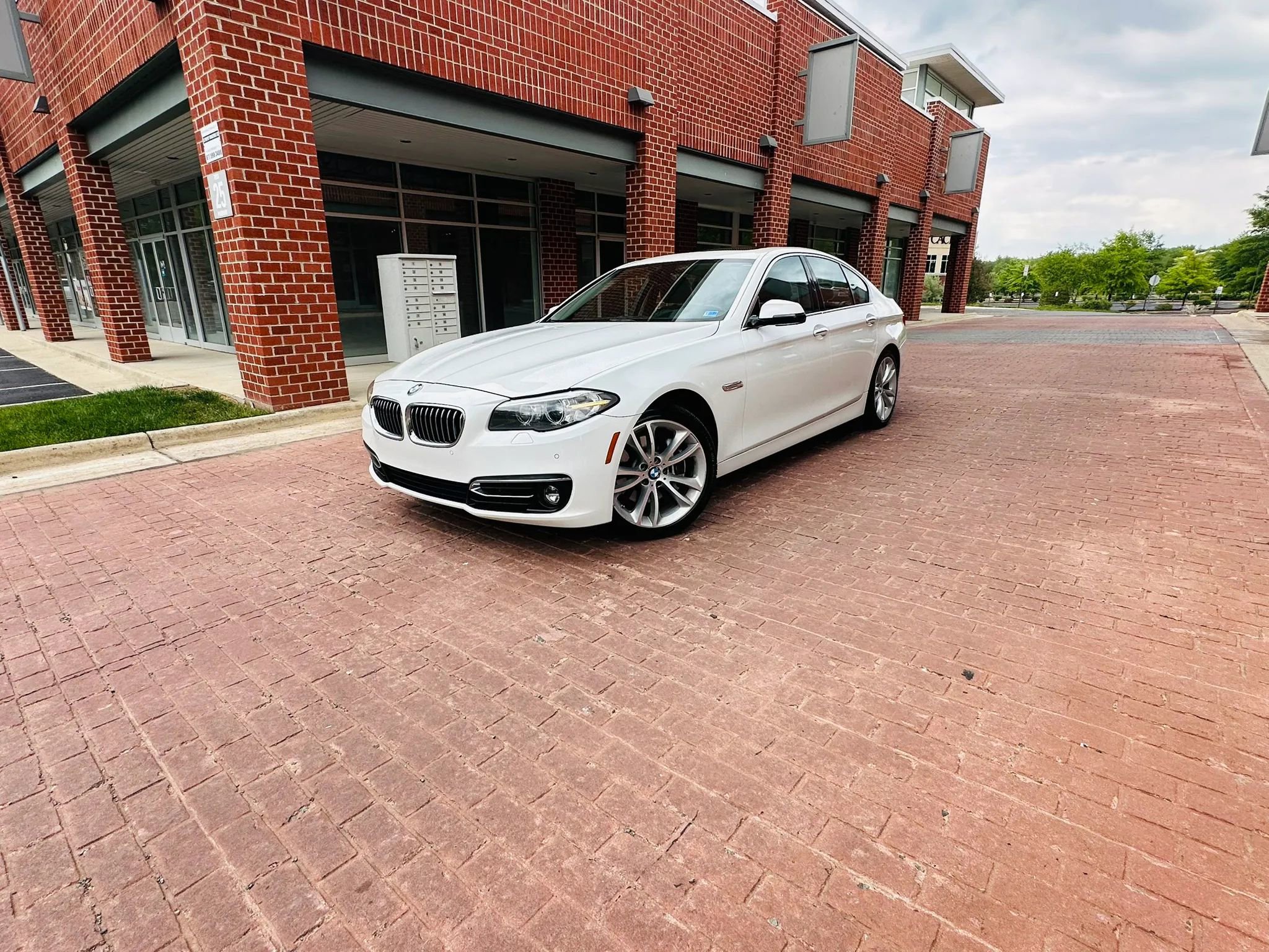 Used 2015 BMW 535i xDrive Sedan AWD/4WD image 3
