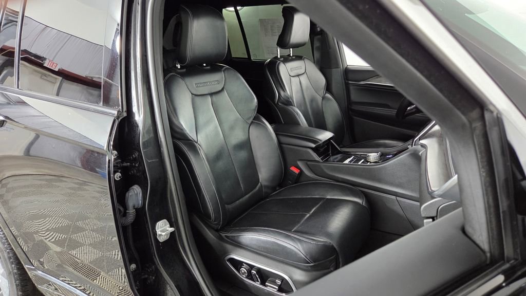 Used 2022 Jeep Grand Cherokee Overland w/ Luxury Tech Group IV image 38