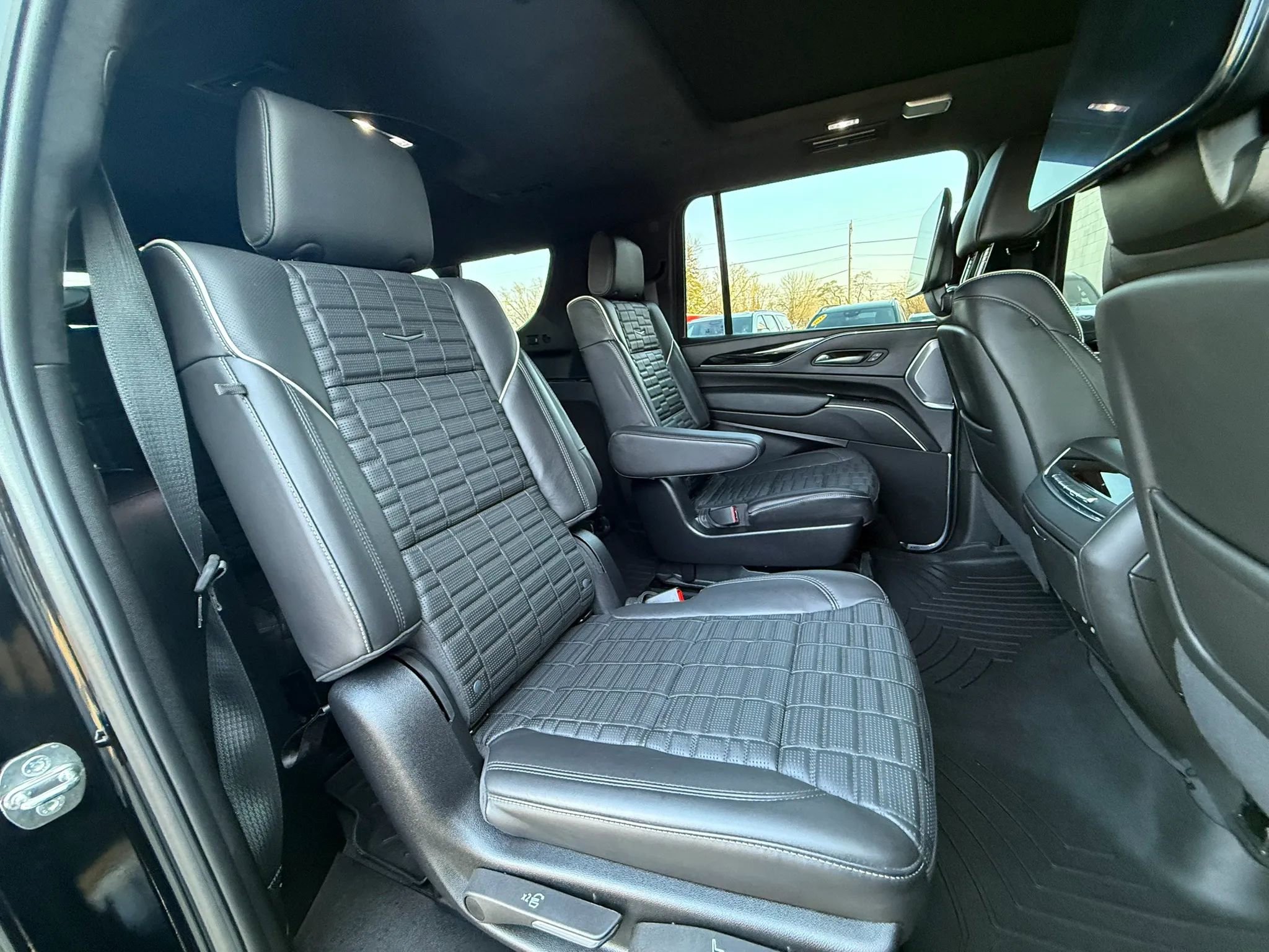 Used 2024 Cadillac Escalade ESV V image 52