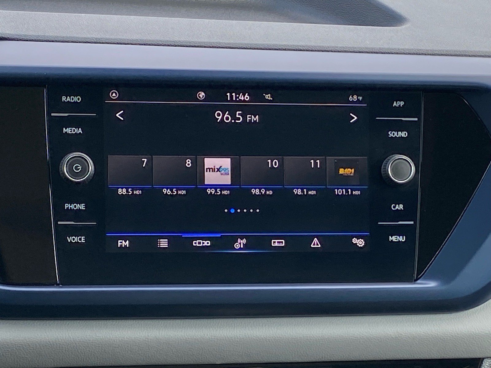 Certified 2023 Volkswagen Taos SE FWD image 9
