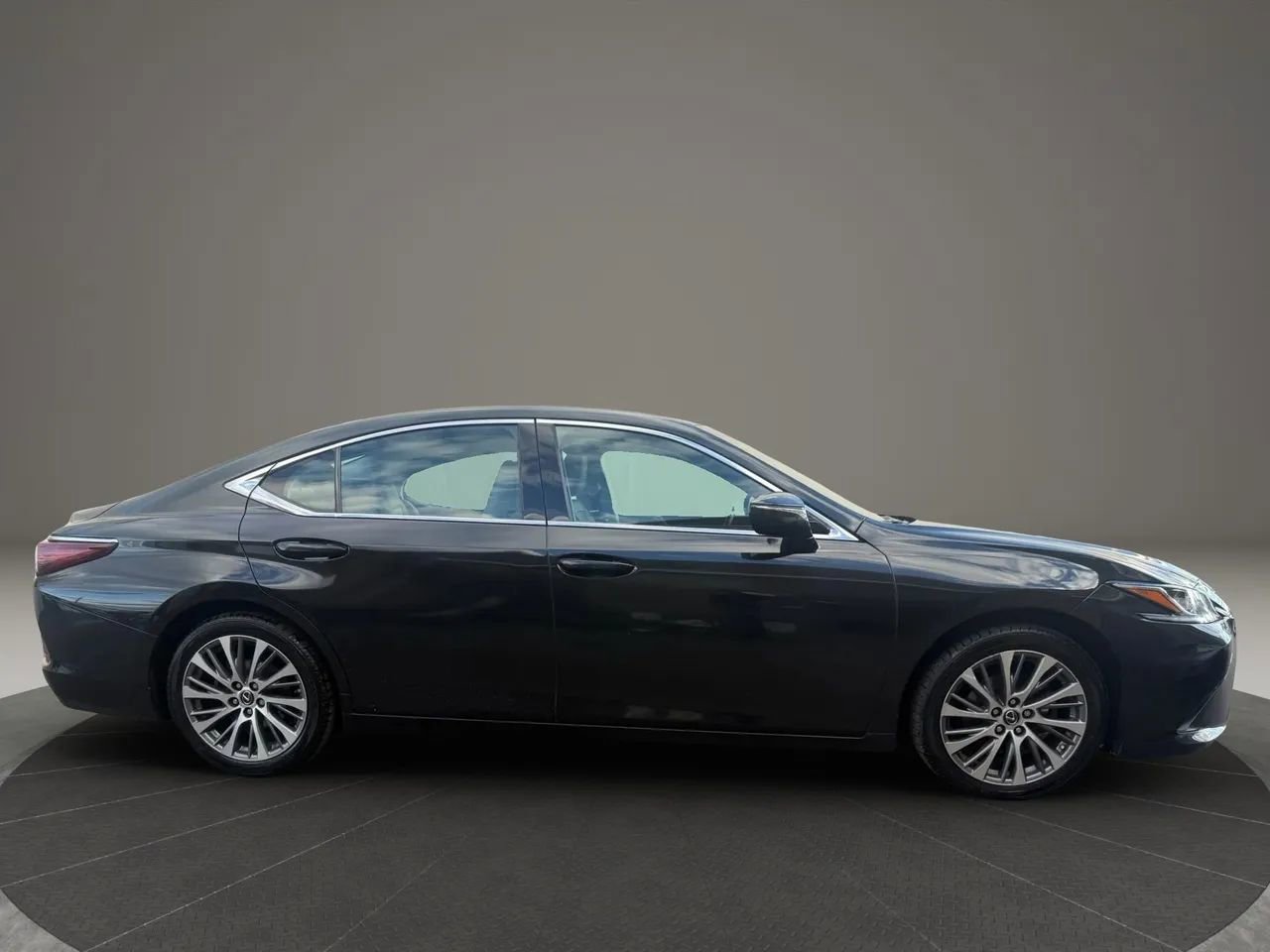 Used 2019 Lexus ES 350 F Sport image 4