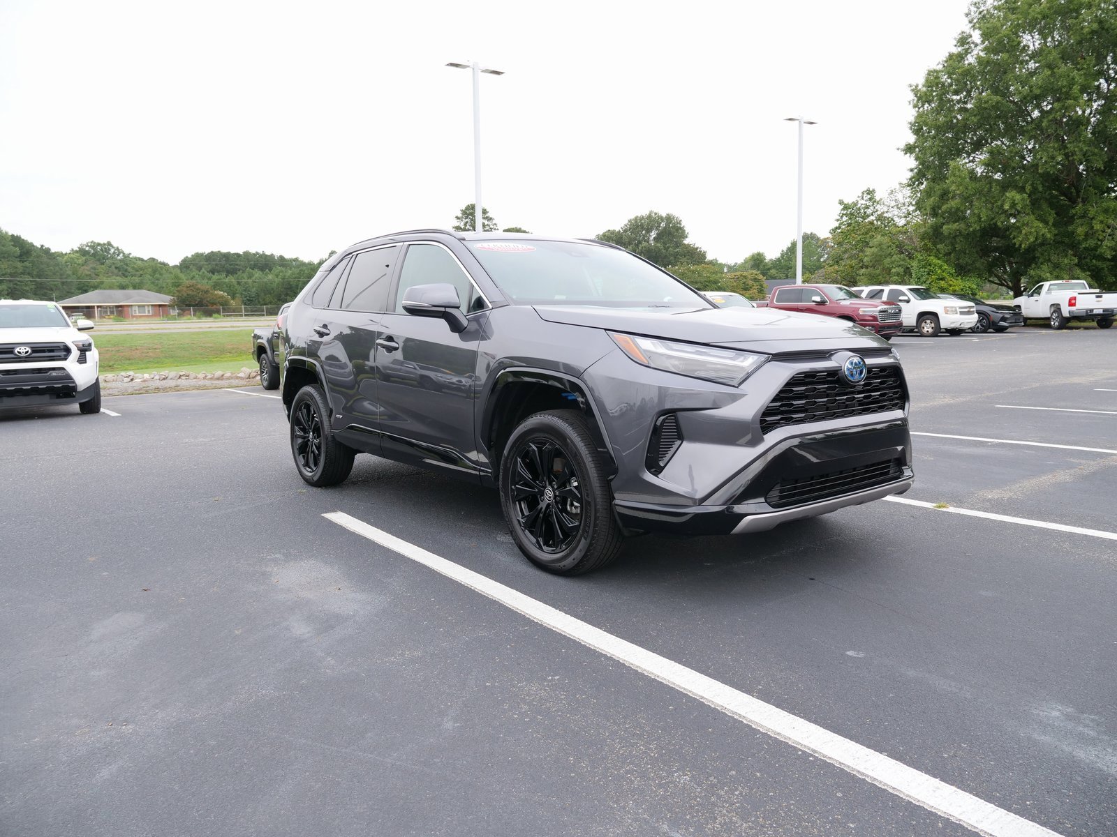 Used 2023 Toyota RAV4 SE image 10