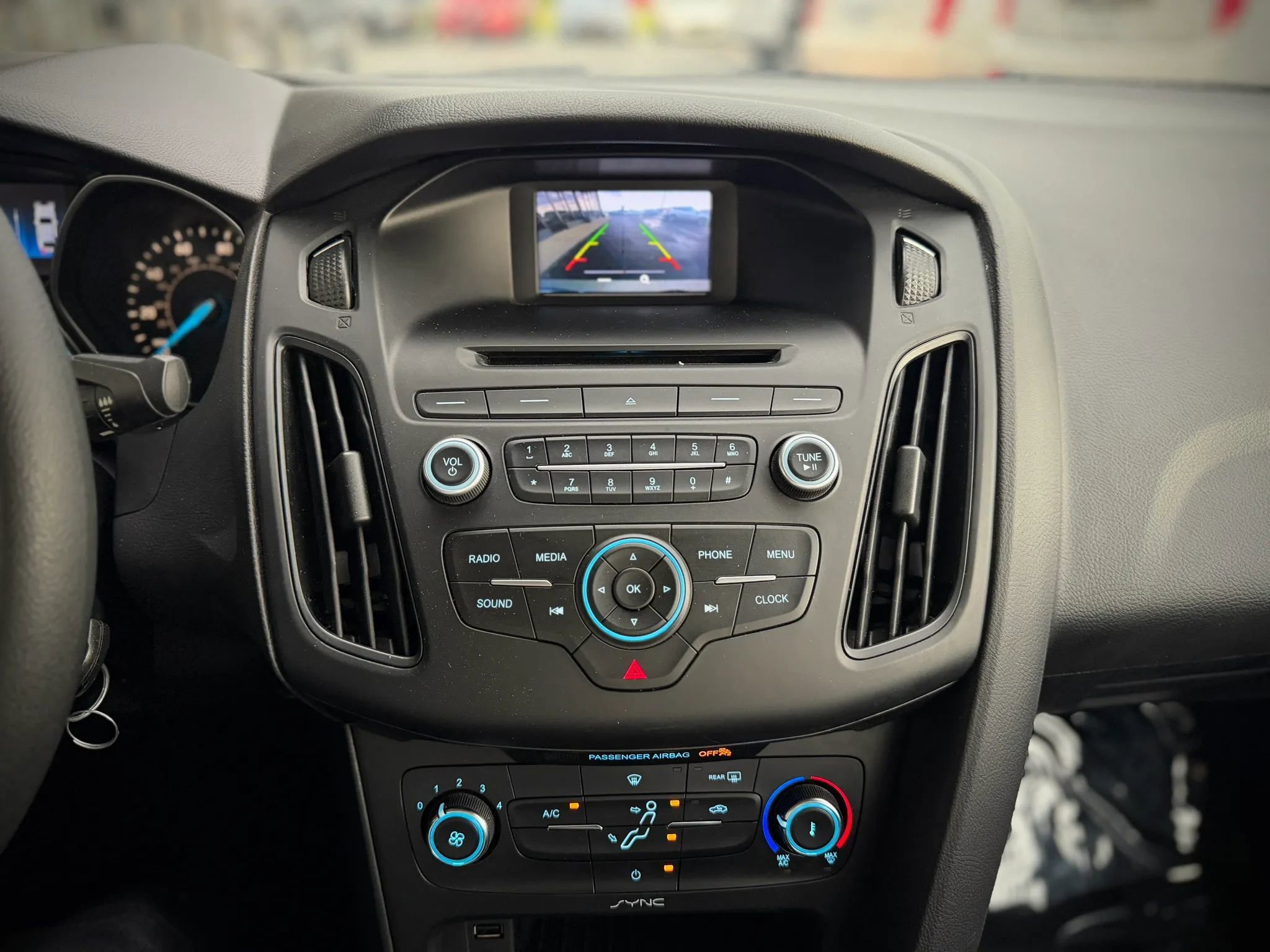 Used 2016 Ford Focus SE w/ SE Power Seat Package FWD image 14