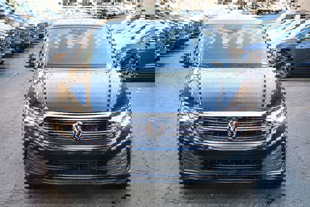 Used 2024 Volkswagen Jetta SE image 2