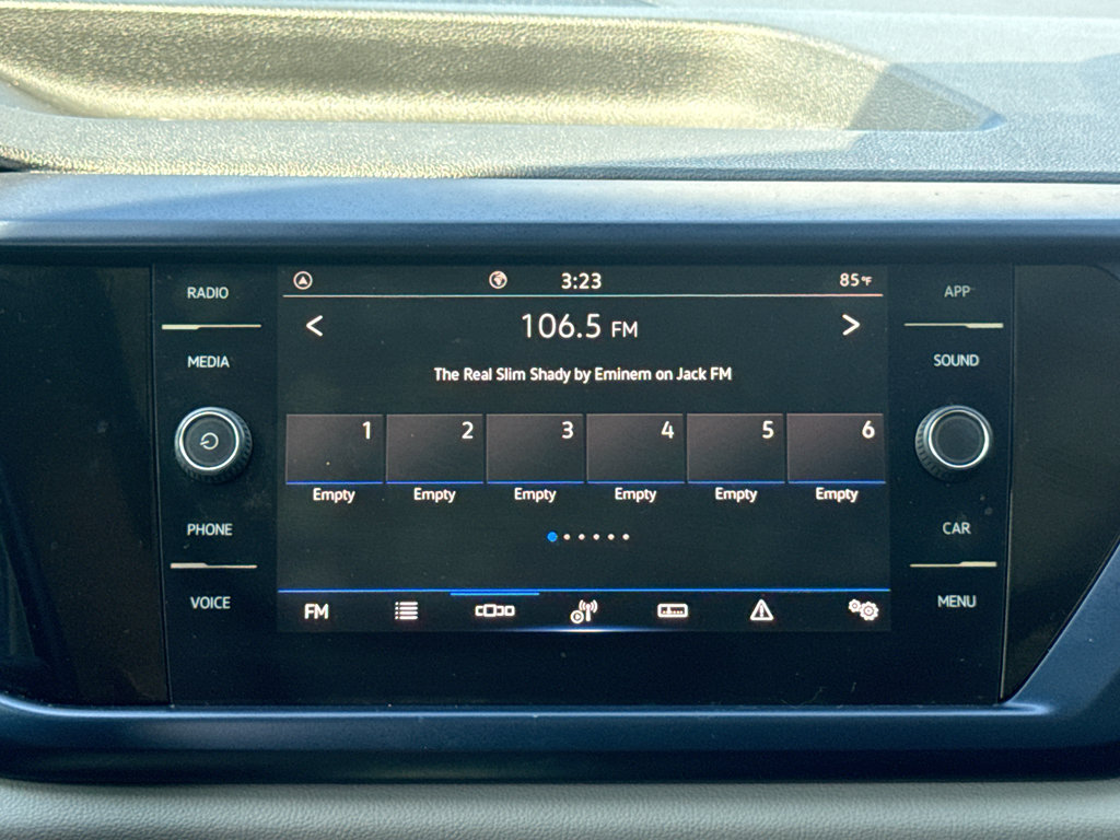 Used 2023 Volkswagen Taos SE w/ Panoramic Sunroof Package FWD image 17