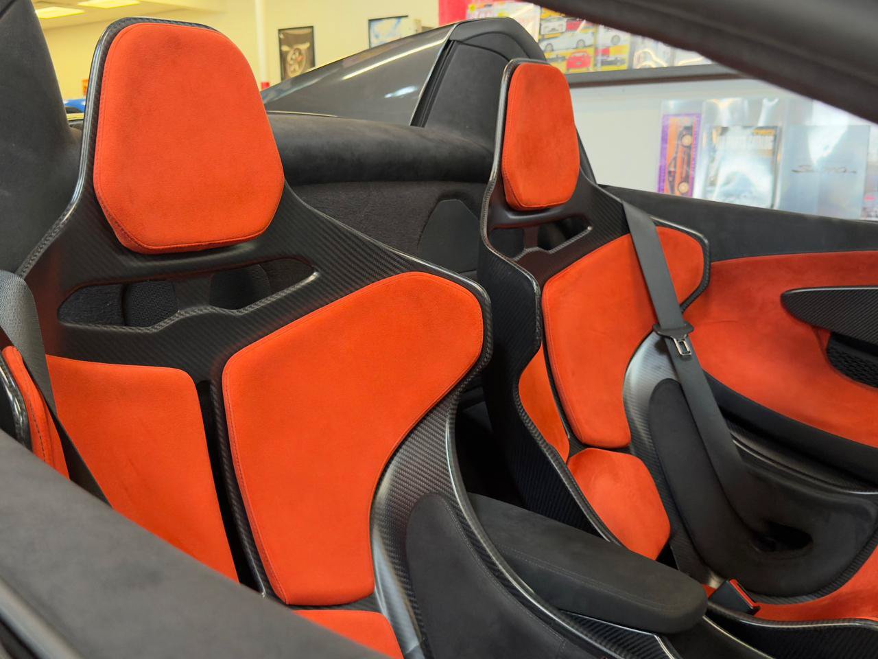 Used 2020 McLaren 600LT Spider RWD image 23