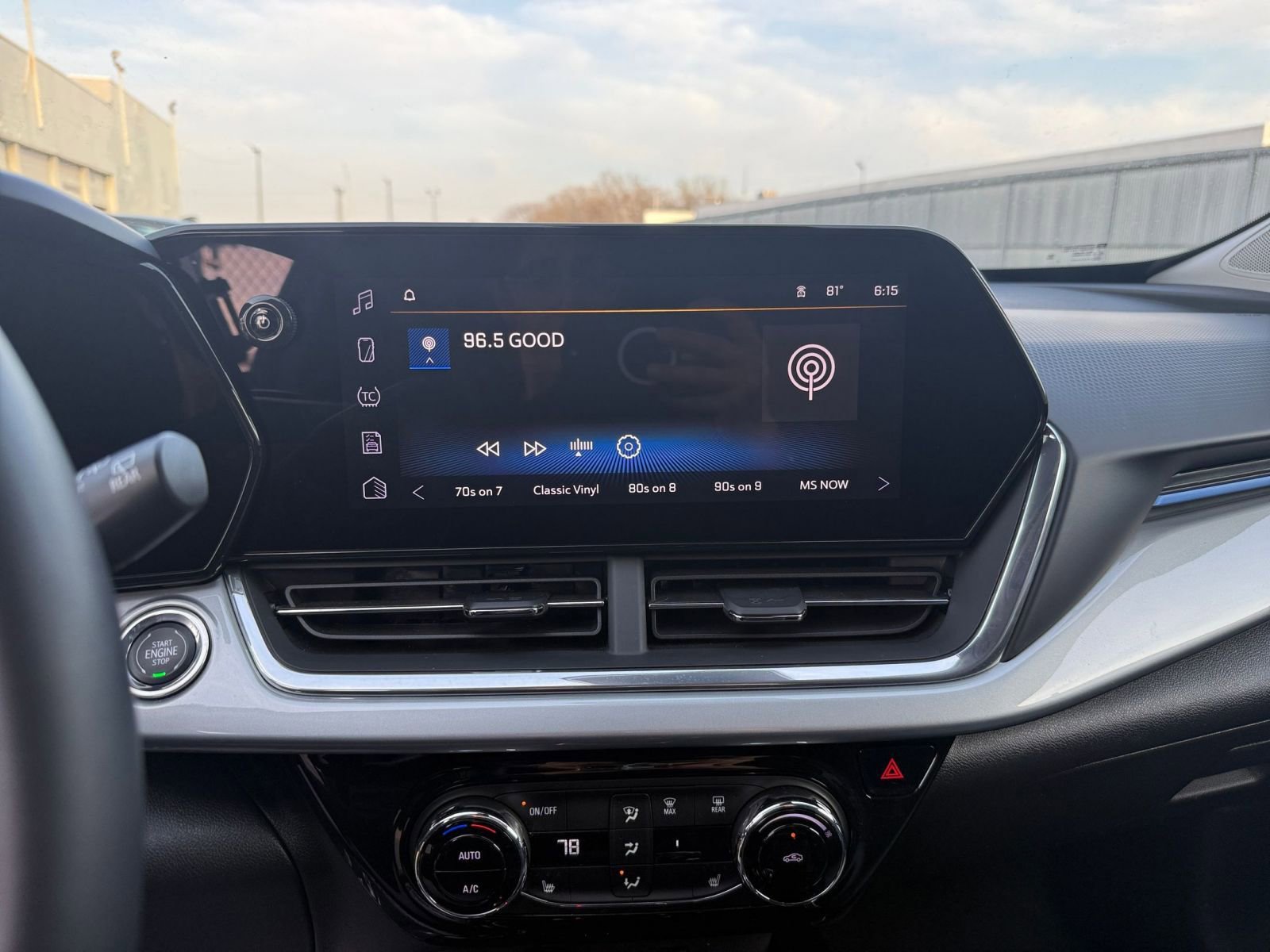 Used 2025 Chevrolet Trax LT w/ LT Convenience Package image 20