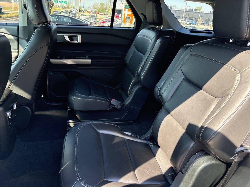 Used 2022 Ford Explorer XLT w/ Equipment Group 202A image 18